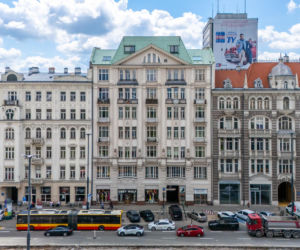 Południowa pierzeja Alej Jerozolimskich w centrum Warszawy