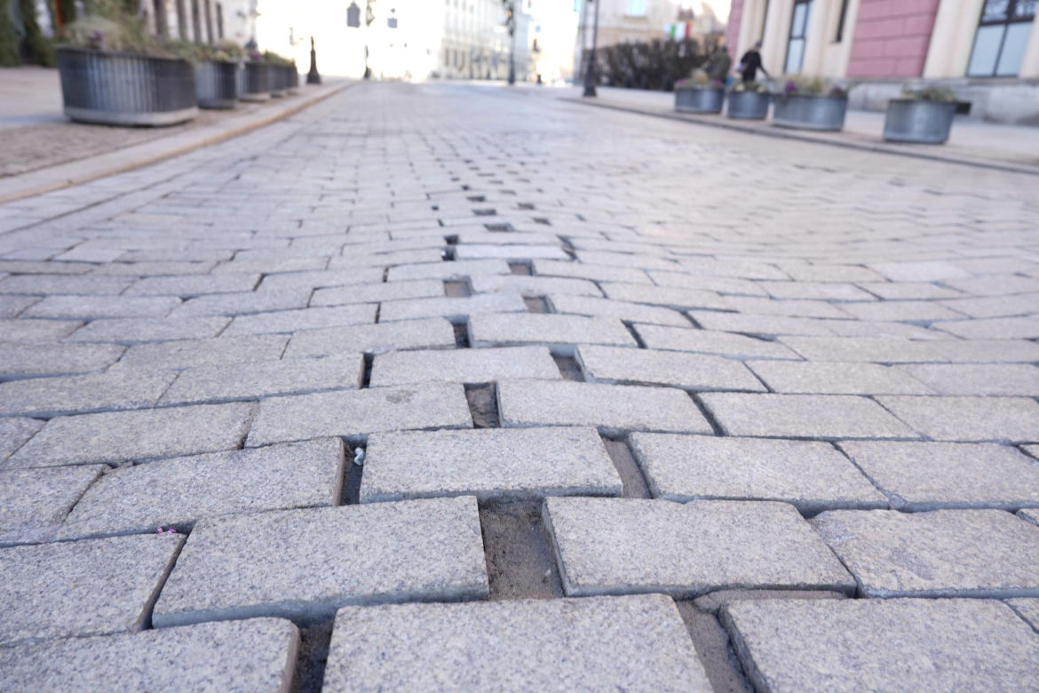 Drogowcy wybrali wykonawcę remontu Krakowskiego Przedmieścia. Potrwa 8 miesięcy!