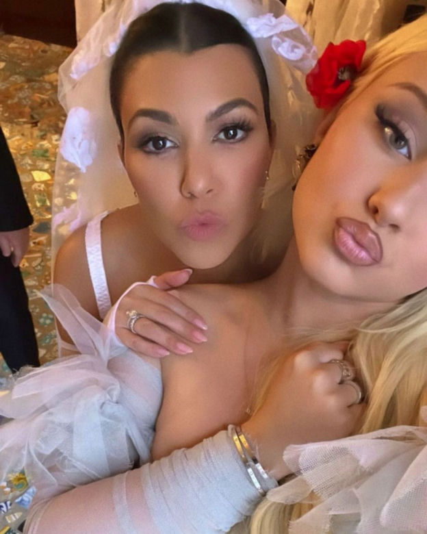 Ta sukienka przejdzie do historii. Kourtney Kardashian poszła w niej do ślubu!