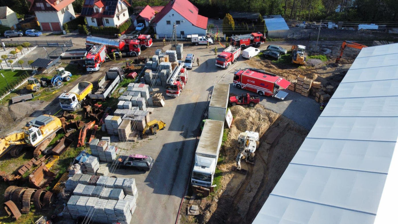 81 strażaków w akcji. Trzeba było ściągnąć specjalistyczny sprzęt