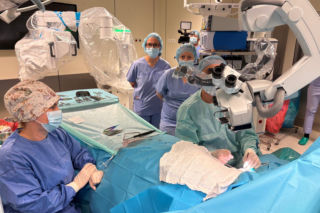 Już 100 operacji przy użyciu robota mikrochirurgicznego