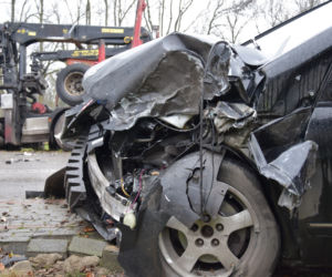 Siemkowice: Mercedes „nie wyrobił” na zakręcie i z impetem uderzył w ciężarówkę 