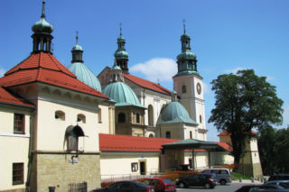 To najpopularniejsze sanktuarium w Małopolsce. Rocznie odwiedza je prawe dwa miliony wiernych