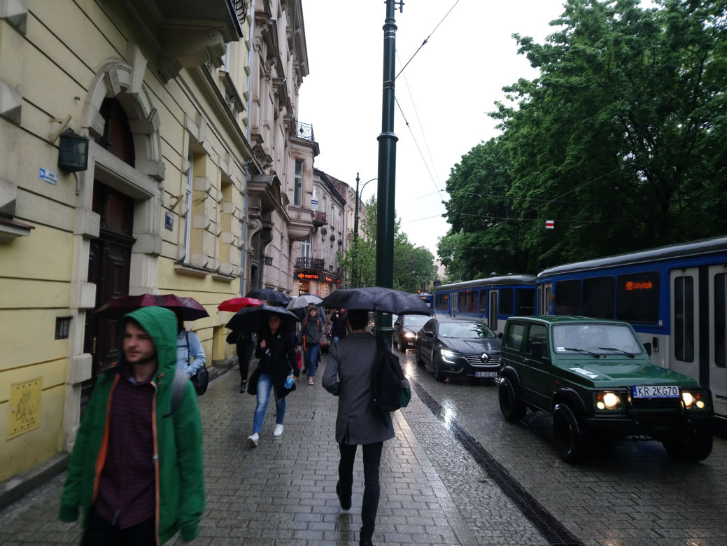 Kraków całkowicie sparaliżowany przez ulewy 23.05.2019: zalane drogi, brak prądu, nie kursują tramwaje