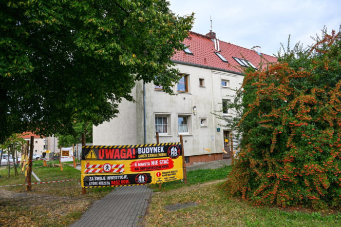 Uszkodzona kamienica przy ul. Hożej w Szczecinie