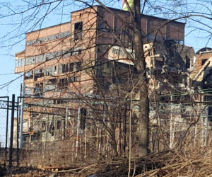 Złomiarze dewastują budynki po kopalni Mysłowice