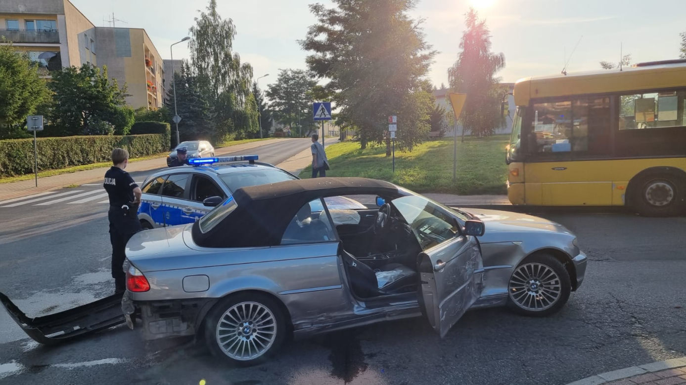 Szaleńczy pościg ulicami Koszalina. BMW staranowało radiowozy