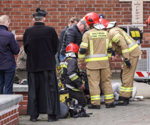 Pijany wszedł na wieżę kościoła. Ściągnęli go strażacy