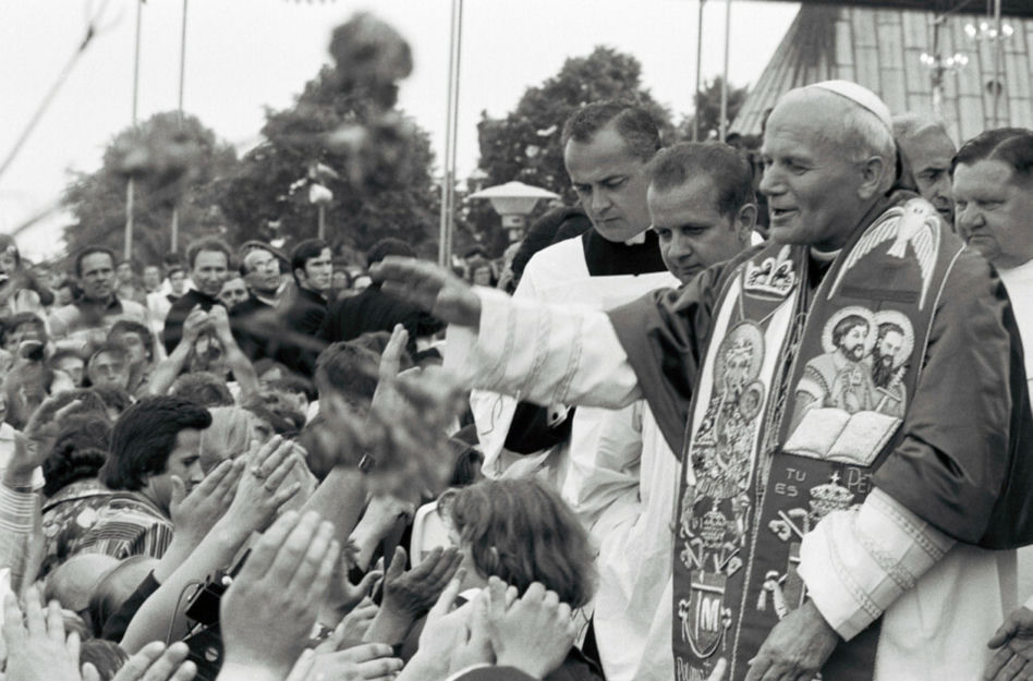 Tak się zmieniał Stanisław Dziwisz