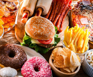 „Od chipsów po ziemniaka”. Ekspertka z Harvardu radzi, jak jeść mniej przetworzonej żywności