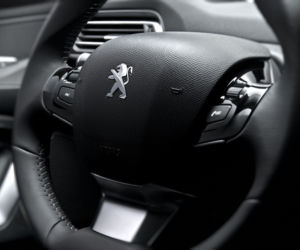 nowy Peugeot 308 - kierownica