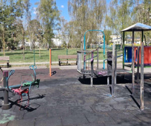 8-latek podpalił plac zabaw przy ul. Wyszyńskiego w Toruniu