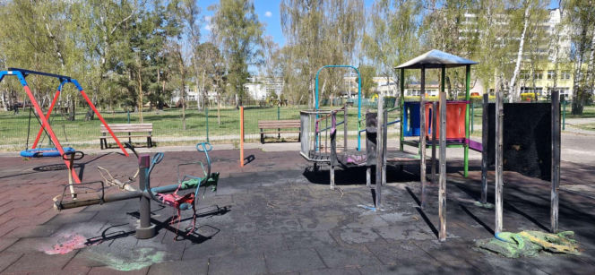 8-latek podpalił plac zabaw przy ul. Wyszyńskiego w Toruniu