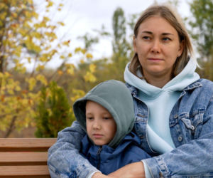Syn gwarantuje szybsze znalezienie męża. Matki córek częściej pozostają samotne
