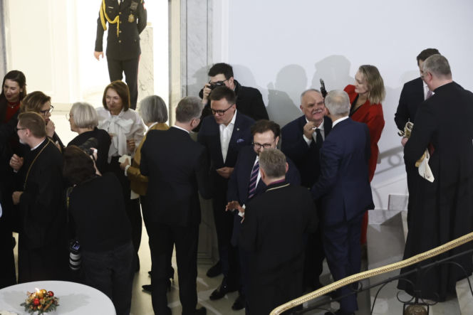 Połamali się opłatkiem w Sejmie