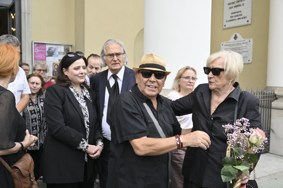 Pogrzeb Igi Cembrzyńskiej. Tłum gwiazd oddaje hołd wielkiej artystce
