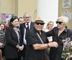 Pogrzeb Igi Cembrzyńskiej. Tłum gwiazd oddaje hołd wielkiej artystce