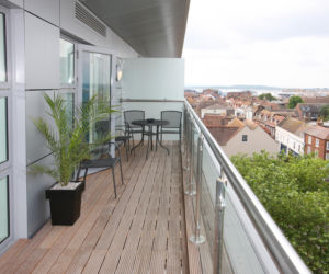 Podłoga na balkon: wymagania, dobór materiałów