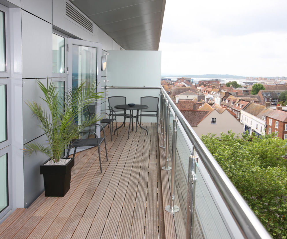 Podłoga na balkon: wymagania, dobór materiałów