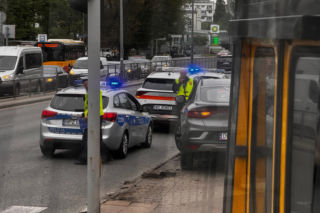 Pijany pirat wjechał w przystanek na placu Szembeka. Niedawno zginęło tam sześcioletnie dziecko