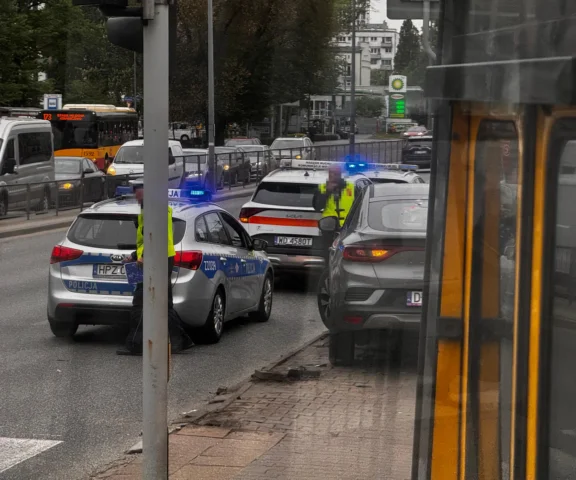 Po śmierci 6-latka postawili tam fotoradar. Pijany kierowca wbił się w barierki