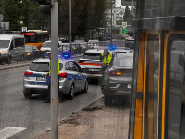 Pijany pirat wjechał w przystanek na placu Szembeka. Niedawno zginęło tam sześcioletnie dziecko
