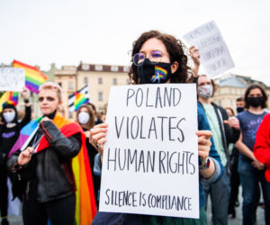 Demonstracja LGBT i narodowców na krakowskim Rynku
