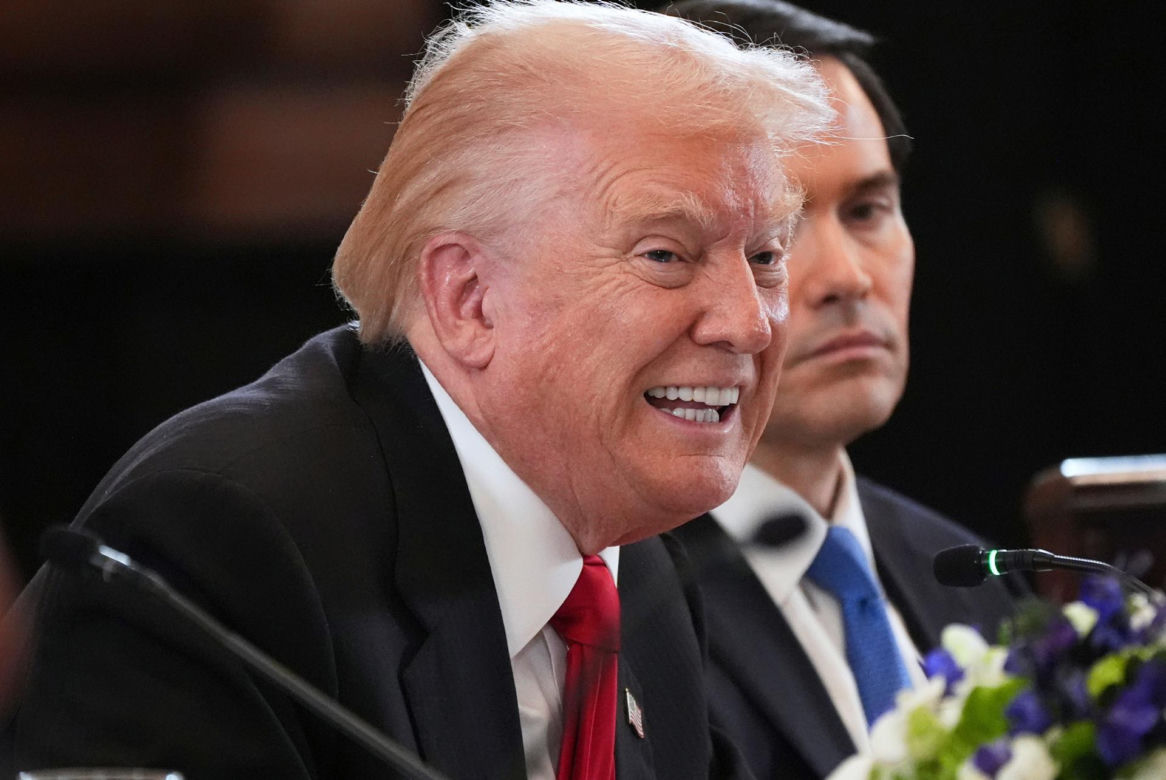 Trump przysnął na oficjalnym spotkaniu! "Jest stary i coraz bardziej to widać"