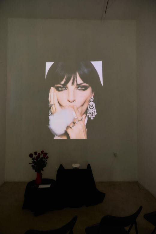 „Smoking is hot”? Studio Jaskółka punktuje trend na dirty glamour