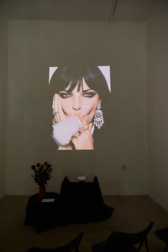 „Smoking is hot”? Studio Jaskółka punktuje trend na dirty glamour