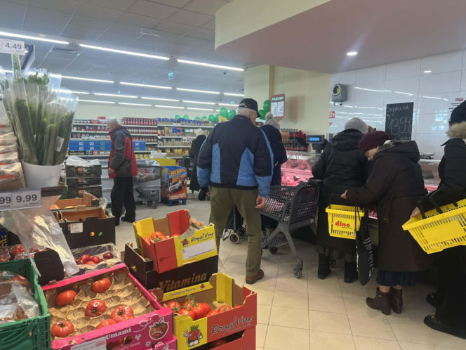 Pierwszy sklep Dino w Warszawie - dzień otwarcia