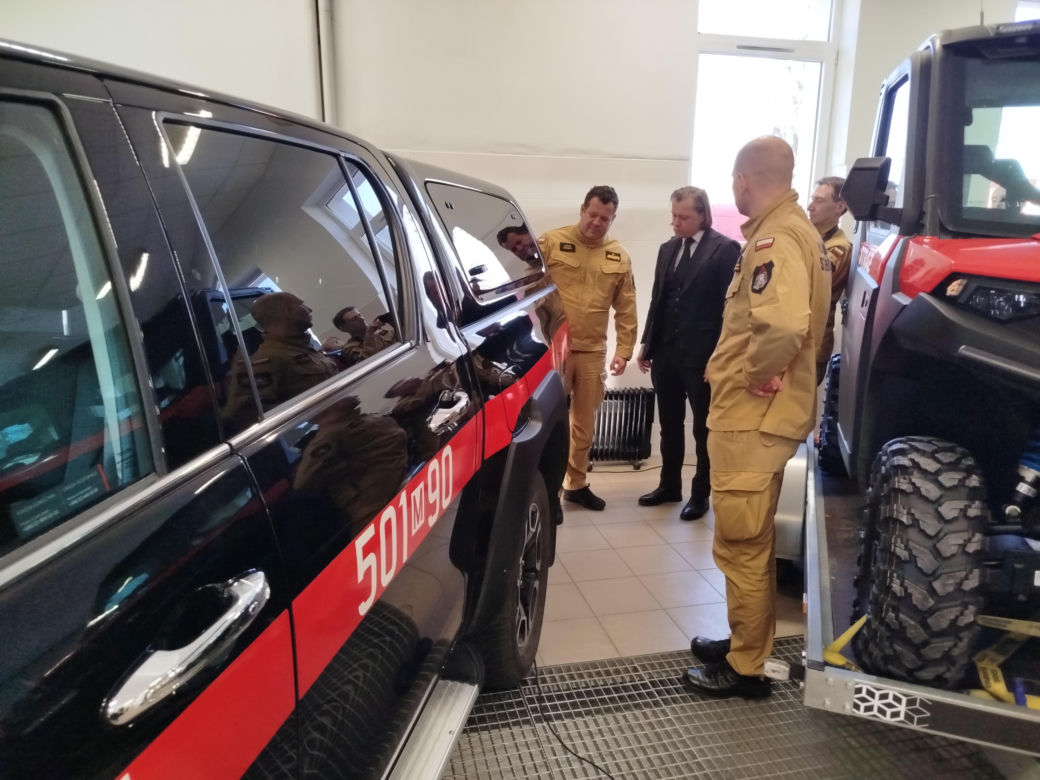 Nowy sprzęt trafi do strażaków z Siedlec, Łosic, Makowa Mazowieckiego, Ostrołęki, Ostrowi Mazowieckiej, Pułtuska, Sokołowa Podlaskiego, Węgrowa i Wyszkowa