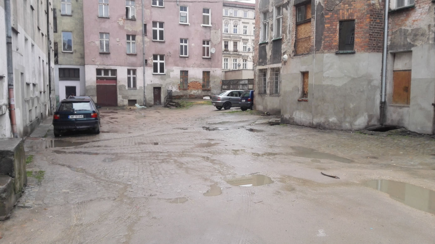 Wiele wrocławskich podwórek czeka na remont