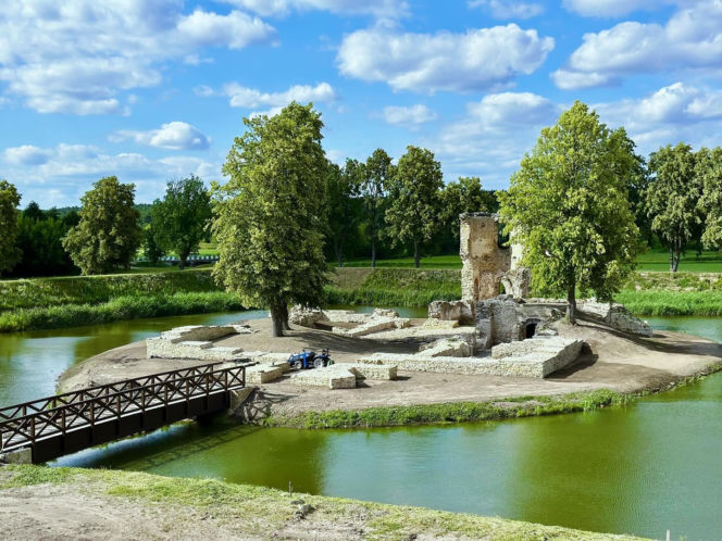 Zamek w Ćmielowie: Rockowa Twierdza Anny Zarębskiej. „To był projekt mega ekstrawagancki!”