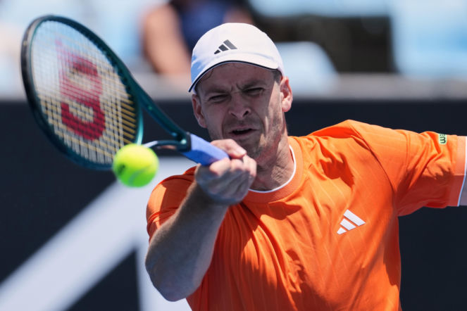 Hubert Hurkacz odpadł z Australian Open! Porażka z Ethanem Quinnem, ogromne rozczarowanie