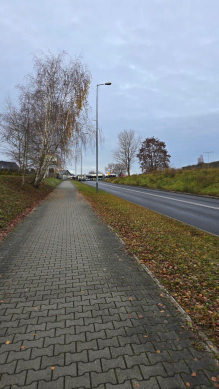 Groźny wypadek autobusu w Krakowie. Pojazd staranował ogrodzenie