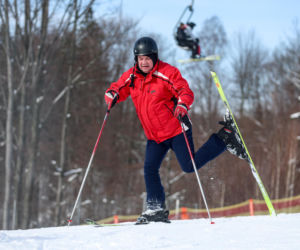 Poseł Wójcik szusuje w kasku
