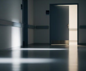 Atak na ratownika SOR w Kozienicach. Co grozi 34-latkowi?