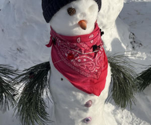 Rodzina bałwanów w Lublinie. Państwo Wrońscy zbudowali zimowy hit osiedla