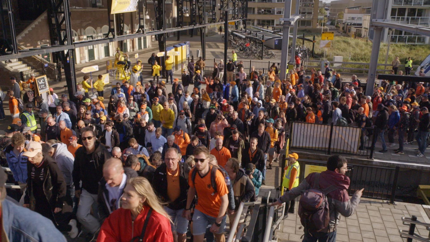 Kadry z serialu „Stacja Amsterdam”