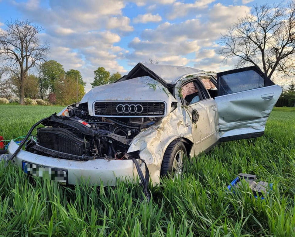 Śmiertelny wypadek pod Chełmżą! 32-latek z audi nie przeżył zderzenia z fordem [ZDJĘCIA]. 