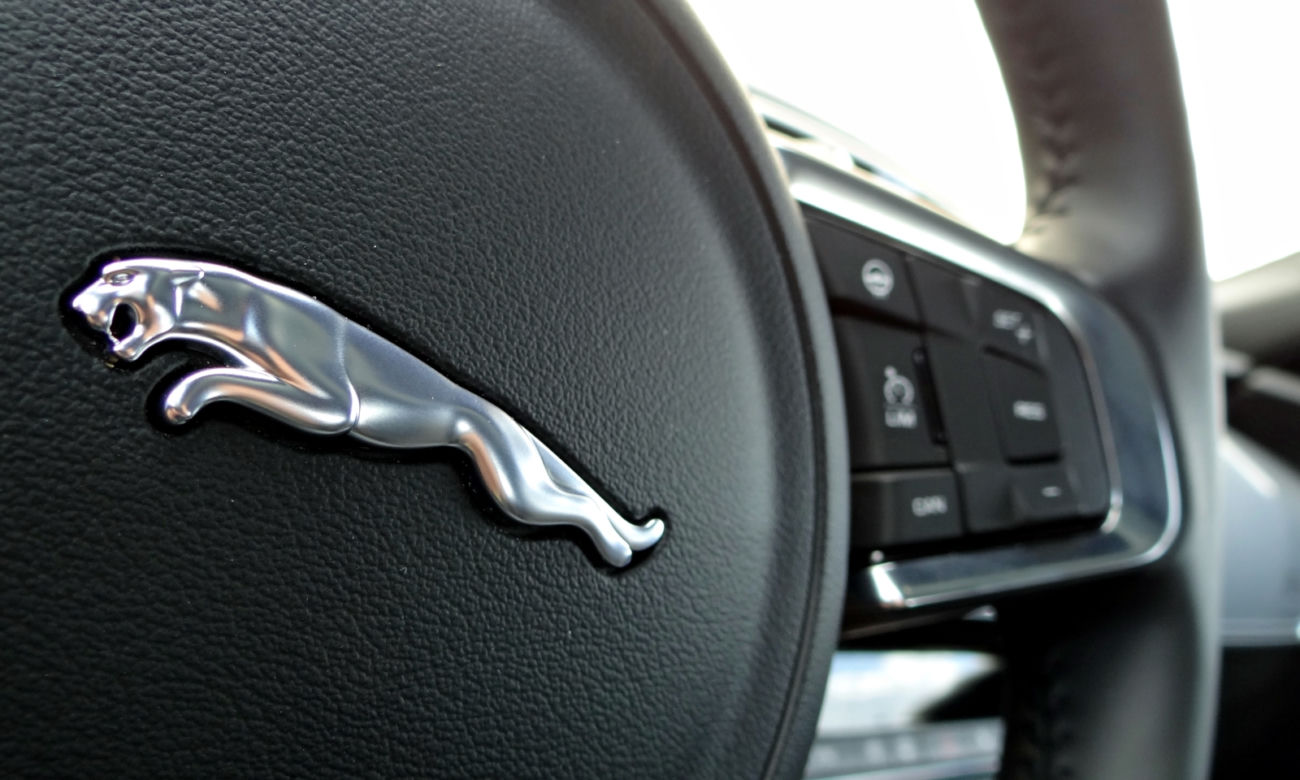 Jaguar XE 2.0 T R-Sport
