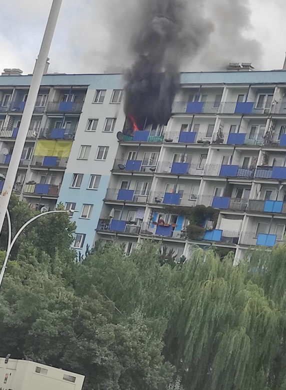 W Rzeszowie płonie mieszkanie w bloku nr 24 na Podwisłoczu