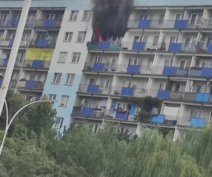 W Rzeszowie płonie mieszkanie w bloku nr 24 na Podwisłoczu