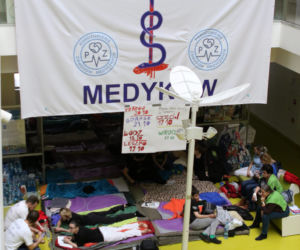 Rezydenci nie chcą wracać do pracy