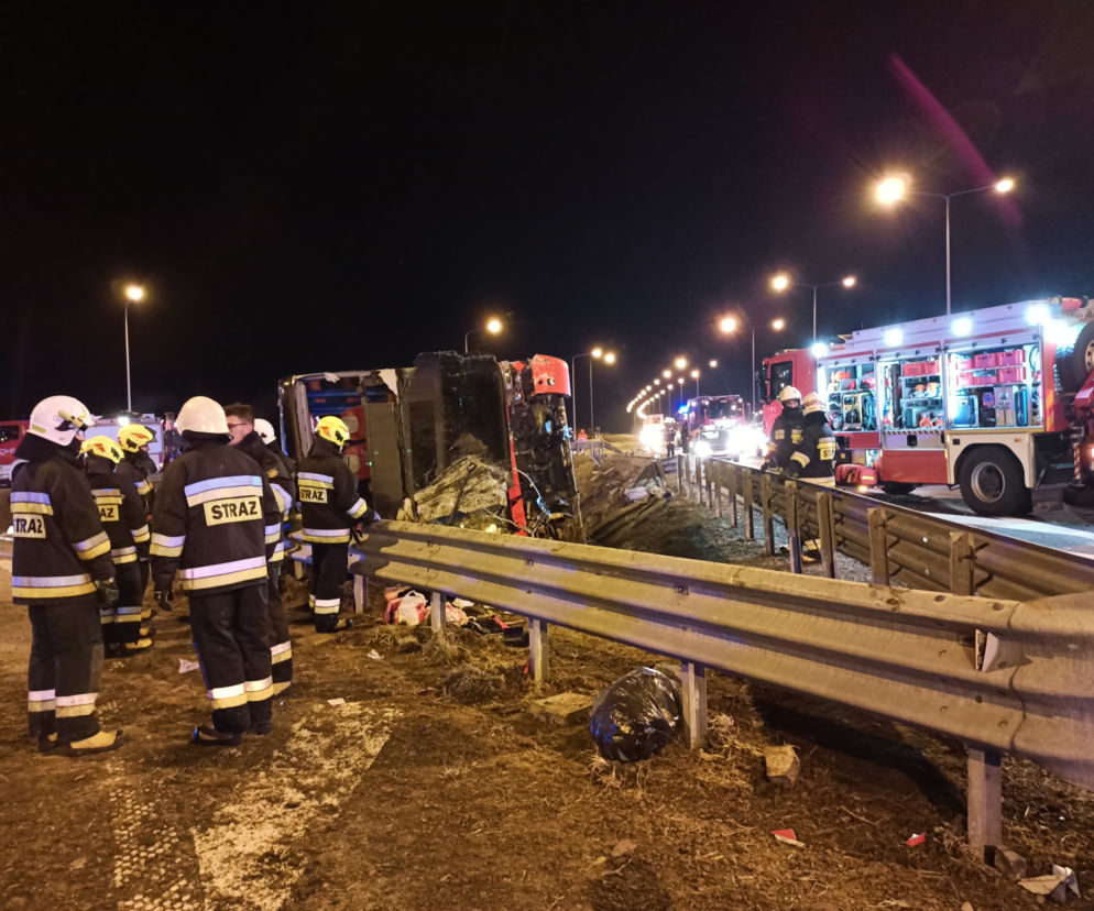 PODKARPACKIE: Pięć osób nie żyje, kilkadziesiąt jest rannych! Wiemy więcej o wypadku na autostradzie A4!