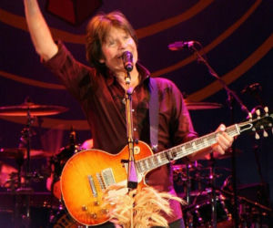 John Fogerty został pozwany za to, że brzmiał jak on sam. Jego koncert w sądzie na zawsze zmienił prawo