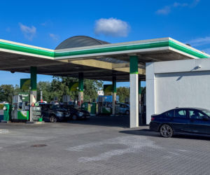 Podłożył ładunek w baku paliwa swojego auta