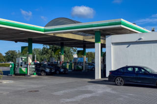 Podłożył ładunek w baku paliwa swojego auta