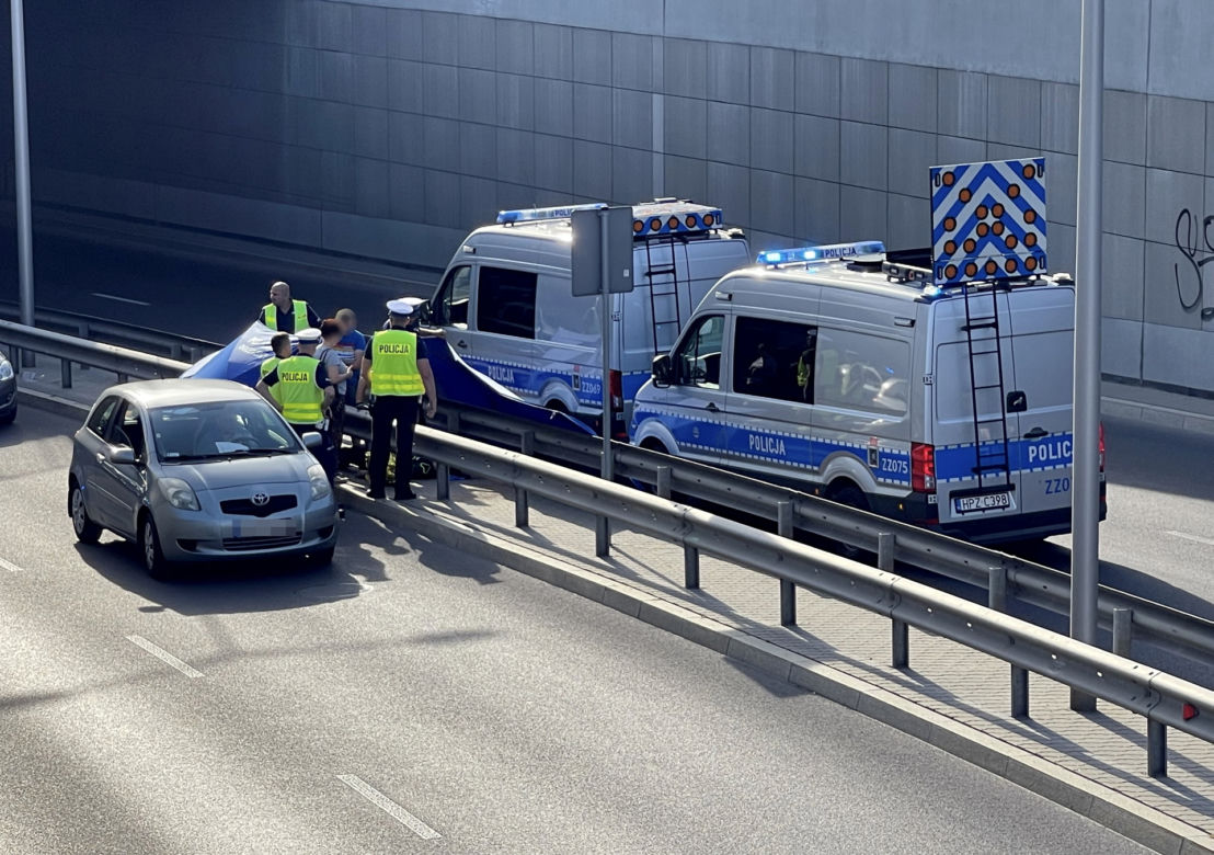 Warszawa. 35-latek zginął na Wawrze! Huknął motocyklem w barierki